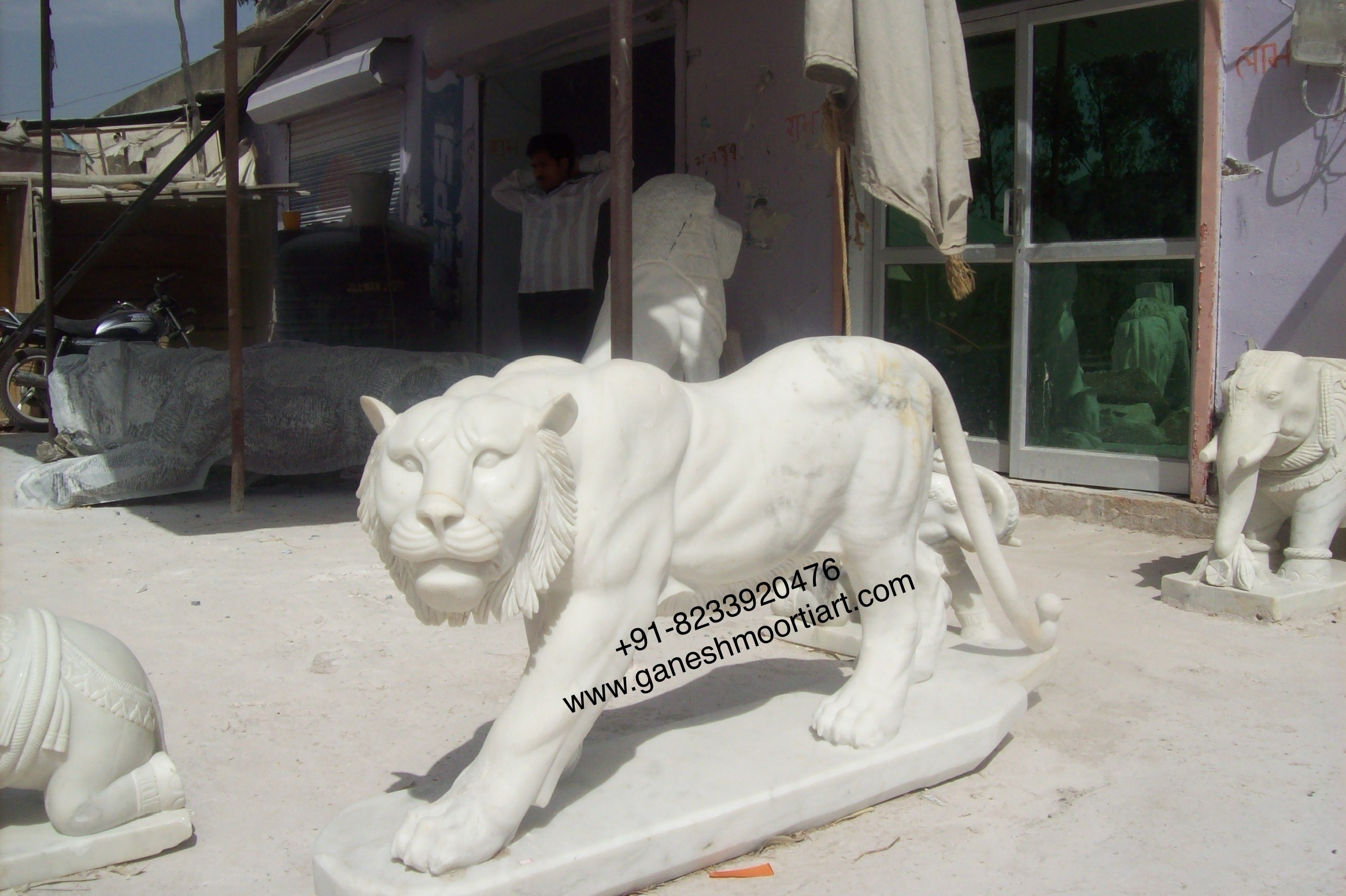 Majestic Realstic Lion Sculptures